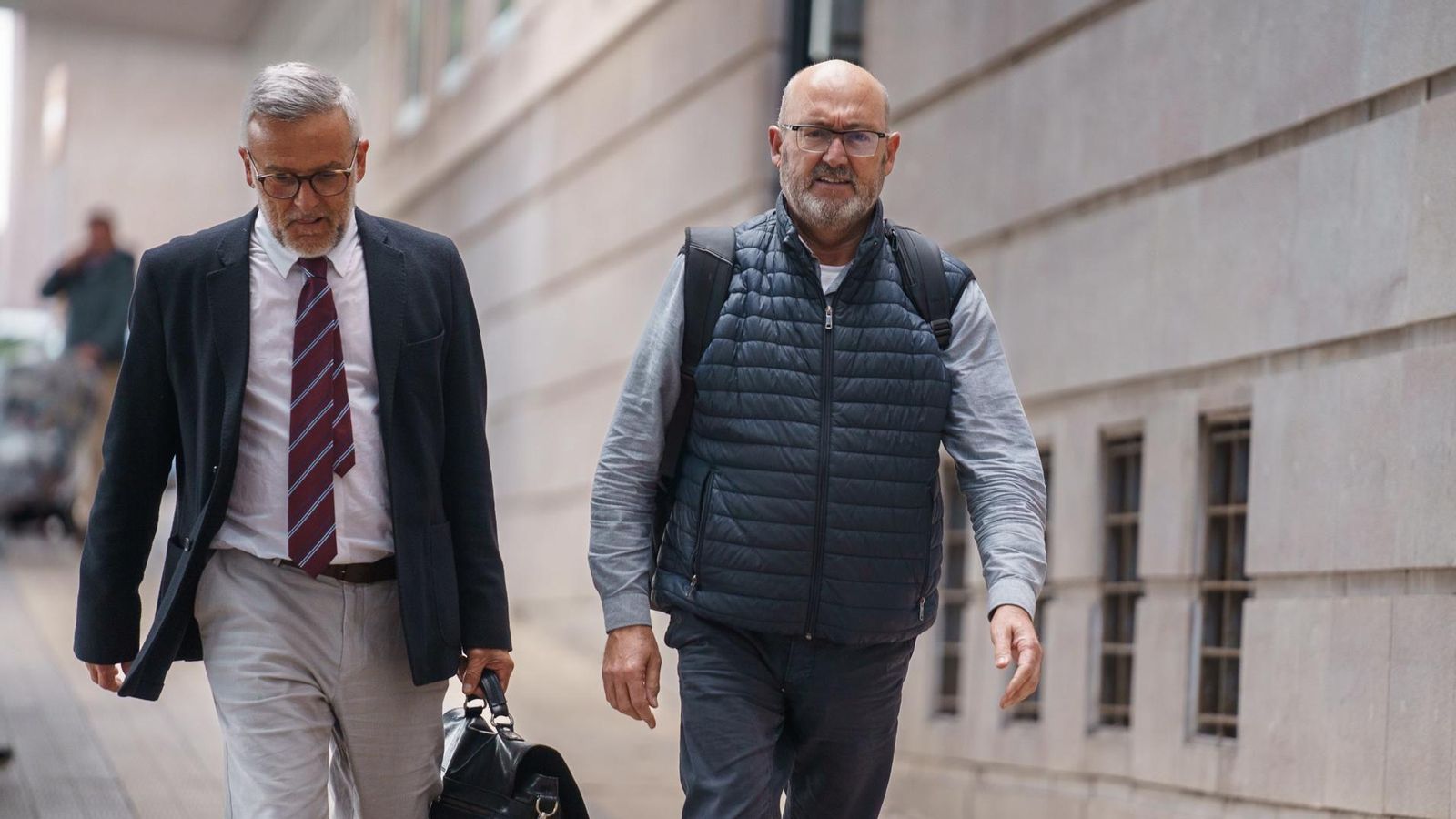 L'Audiència Provincial de Tenerife ha deixat l'exdiputat socialista Fuentes Curbelo en llibertat amb càrrecs després de declarar pel cas Mediador