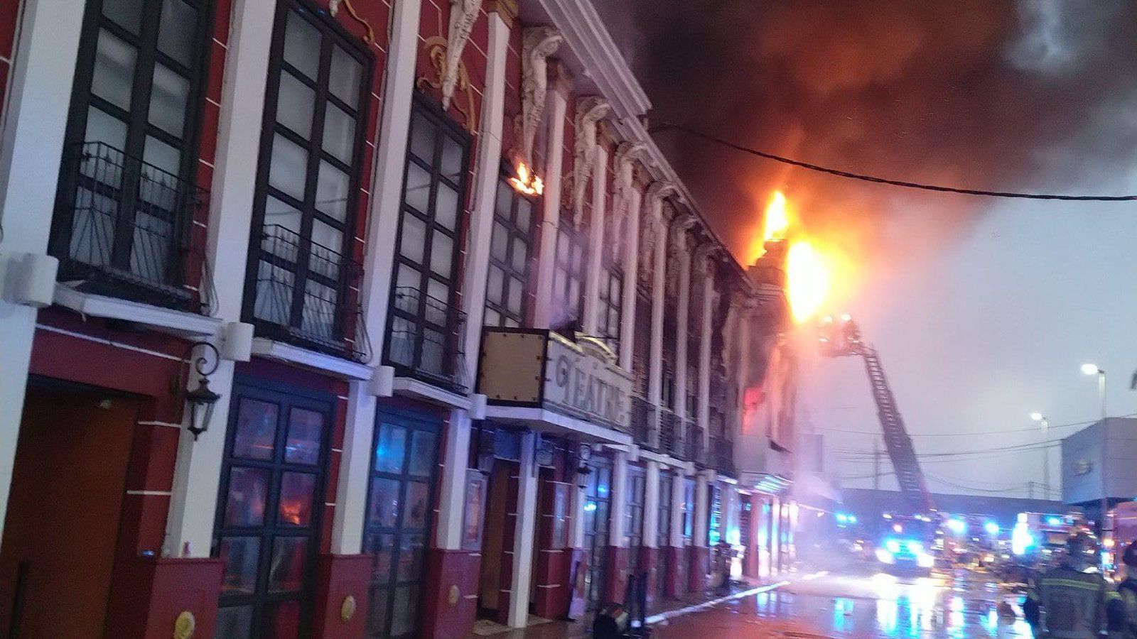 Imatge de l'incendi a la discoteca Teatre de Múrcia