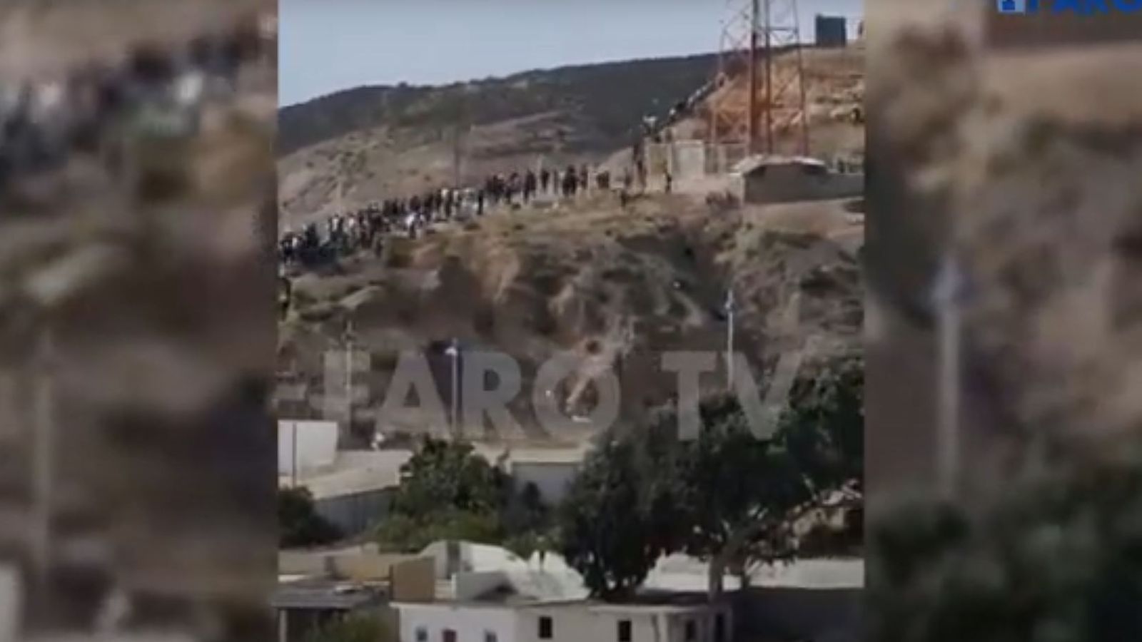 Imatges de les 200 persones que s'han reunit a la frontera de Marroc amb Ceuta