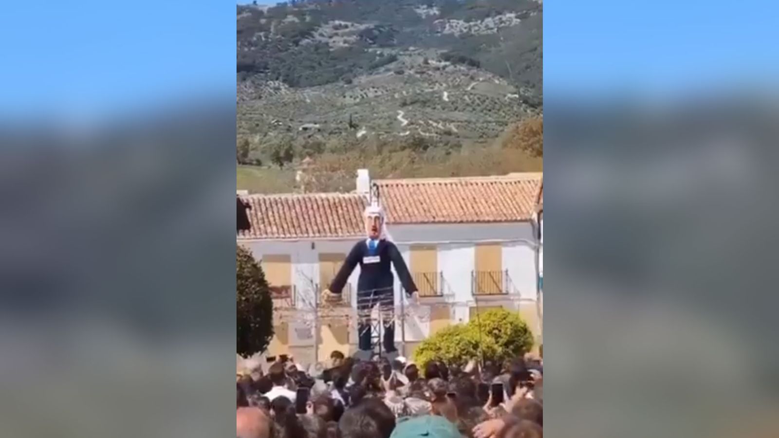 El ninot de Netanyahu segons abans de ser cremat al Burgo