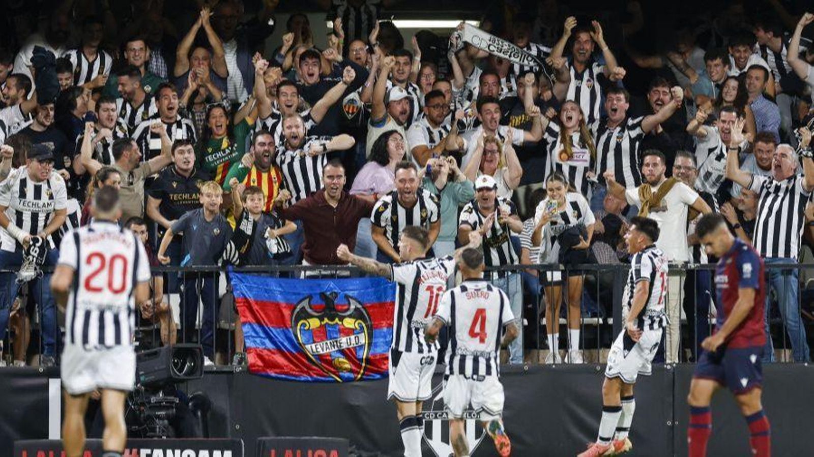 Els jugadors del Castelló celebren un dels gols