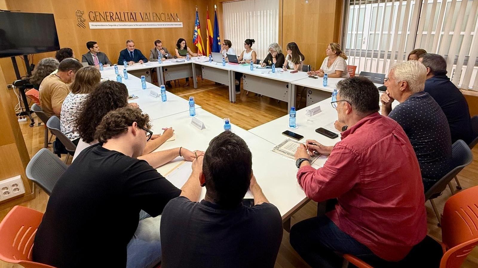 Gan Pampols exposa a víctimes de la dana el Pla de Recuperació per a una Comunitat Valenciana "més resilient" Gan Pampols exposa a víctimes de la dana el Pla de Recuperació per a una Comunitat Valenciana "més resilient"