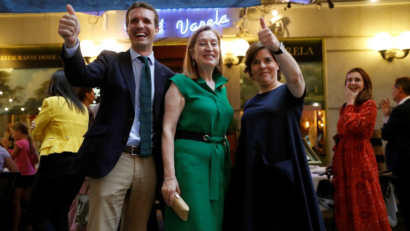 La presidenta del Congrés, Ana Pastor, amb els candidats Pablo Casado i Soraya Sáenz de Santamaría el passat 10 de juliol