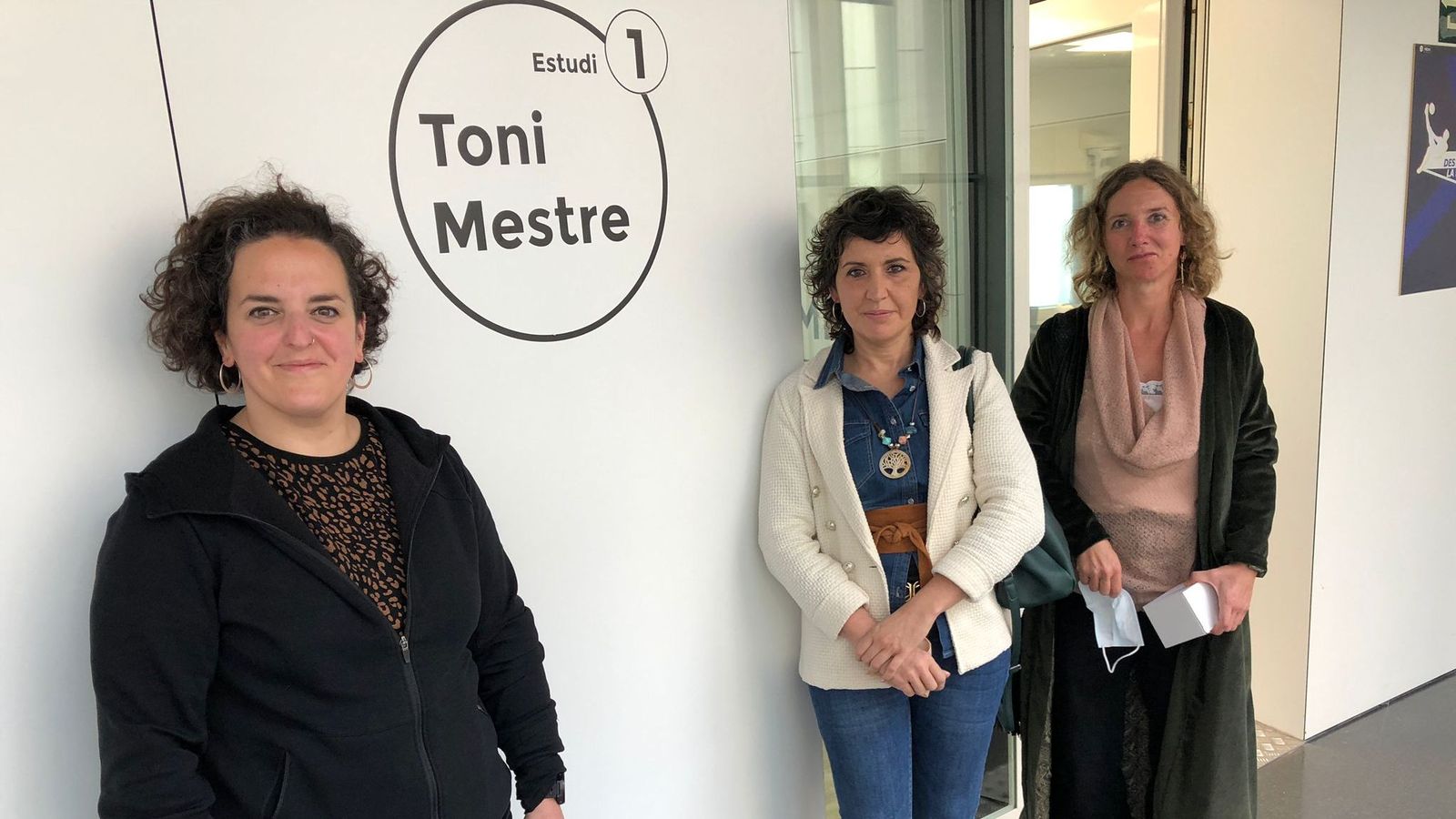 09.02.2022 | 'Gent que suma': Pilar Almenar amb dos membres de l'associació 'Con P de Parkinson'