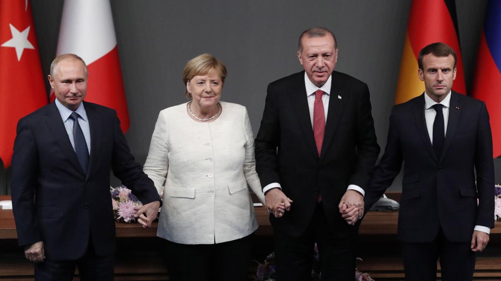 Putin, Merkel, Erdogan i Macron durante la cimera a Istanbul