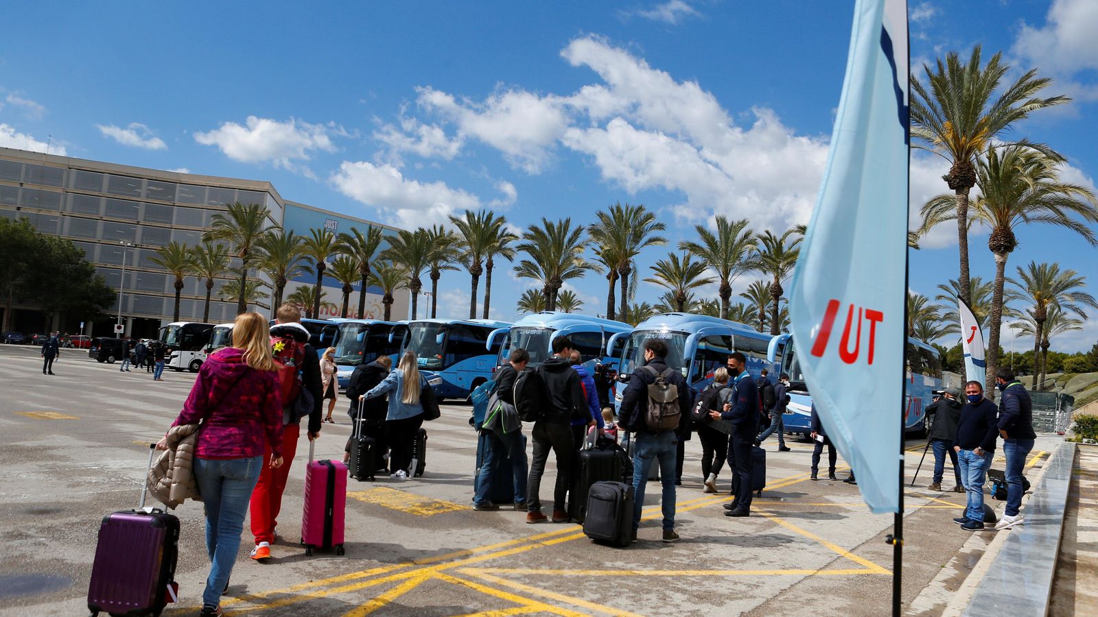 Arribada de turistes alemanys a l'aeroport de Palma de Mallorca
