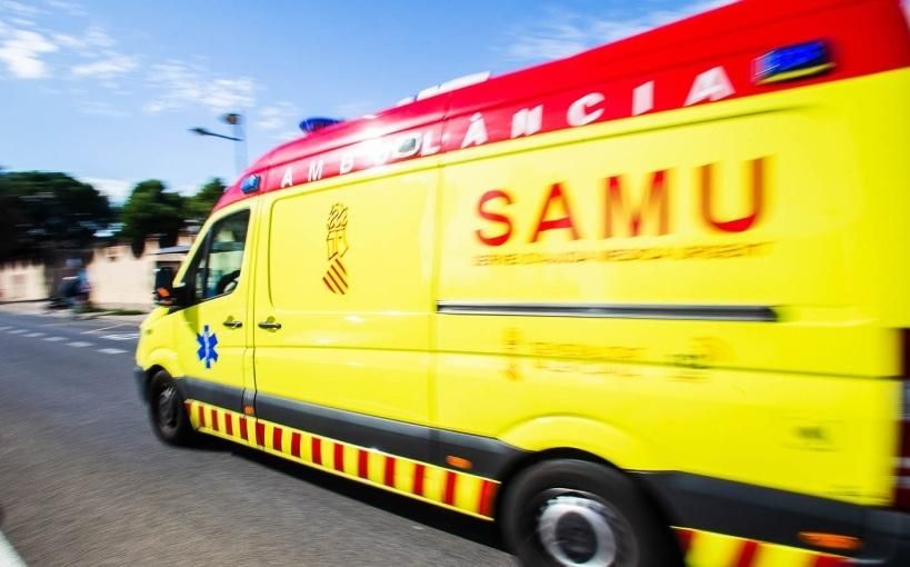 Una ambulància del SAMU, en una imatge d'arxiu Mor la dona a qui li va caure un llamp a la Marina