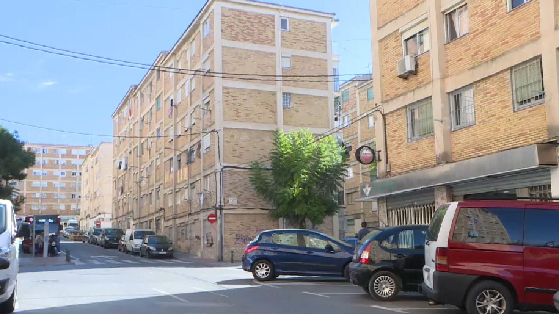 El barri d'Alacant on van ser localitzats els tres menors a soles en una vivenda