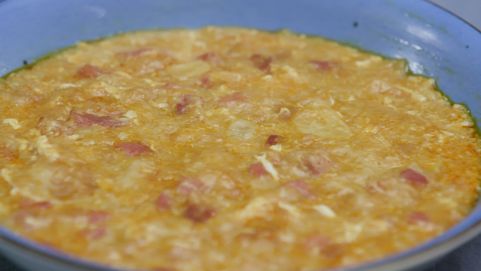 Sopa d'all amb ensalada de muntanya