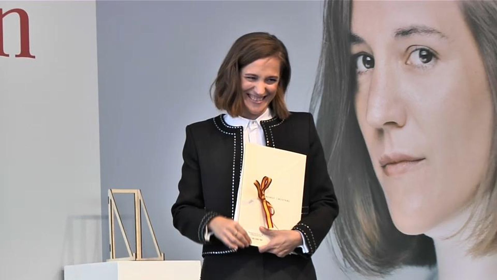 Carla Simón, rebent el Premi Nacional de Cinematografia