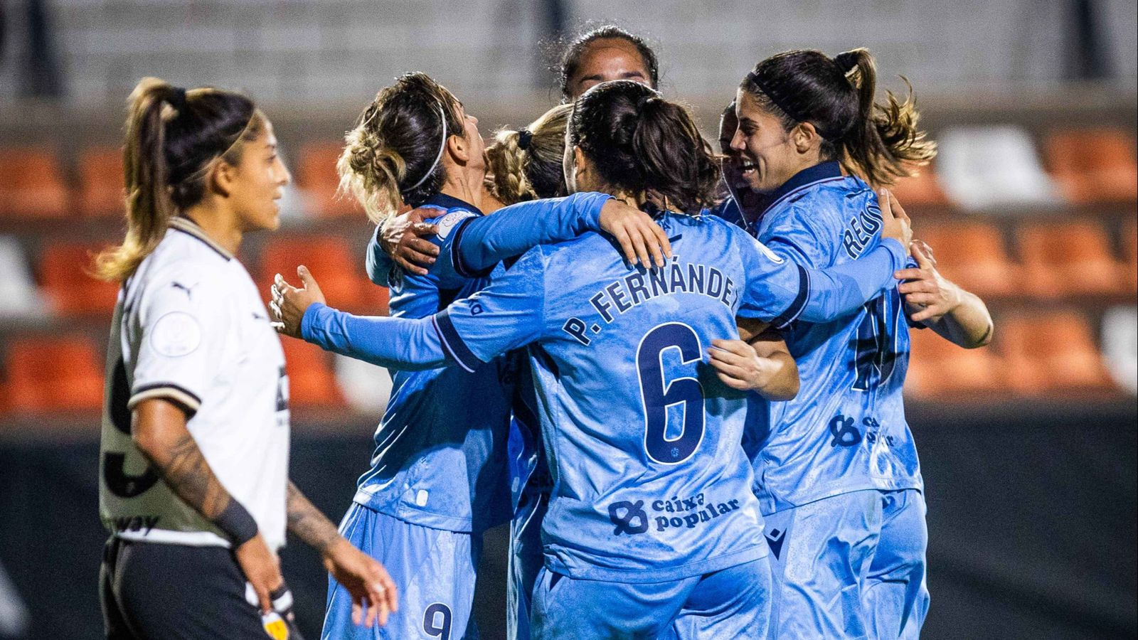 Les jugadores granotes celebren el gol