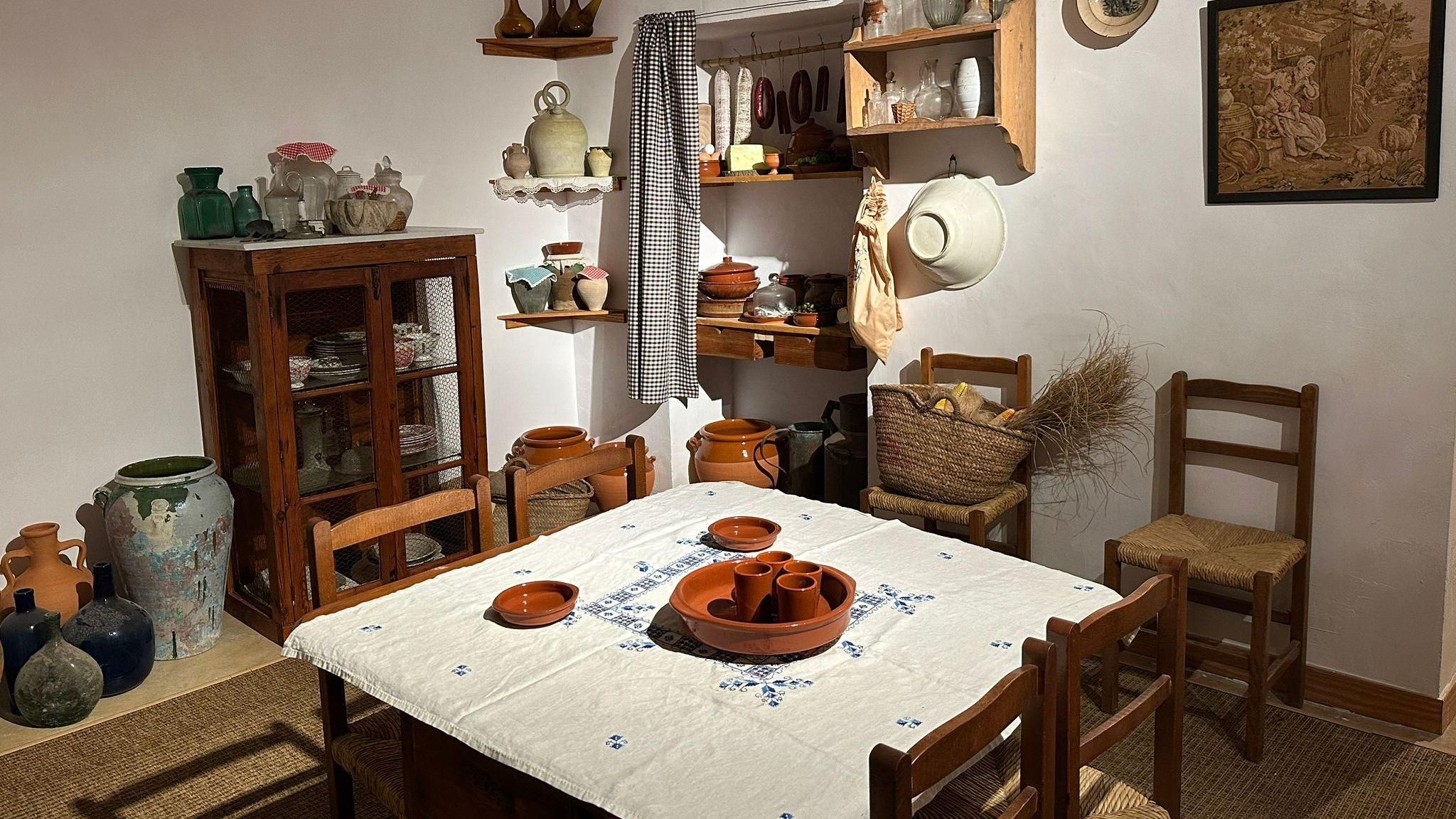 El museu recrea una vivenda del segle XIX, quan el sisme va asolar el Baix Segura