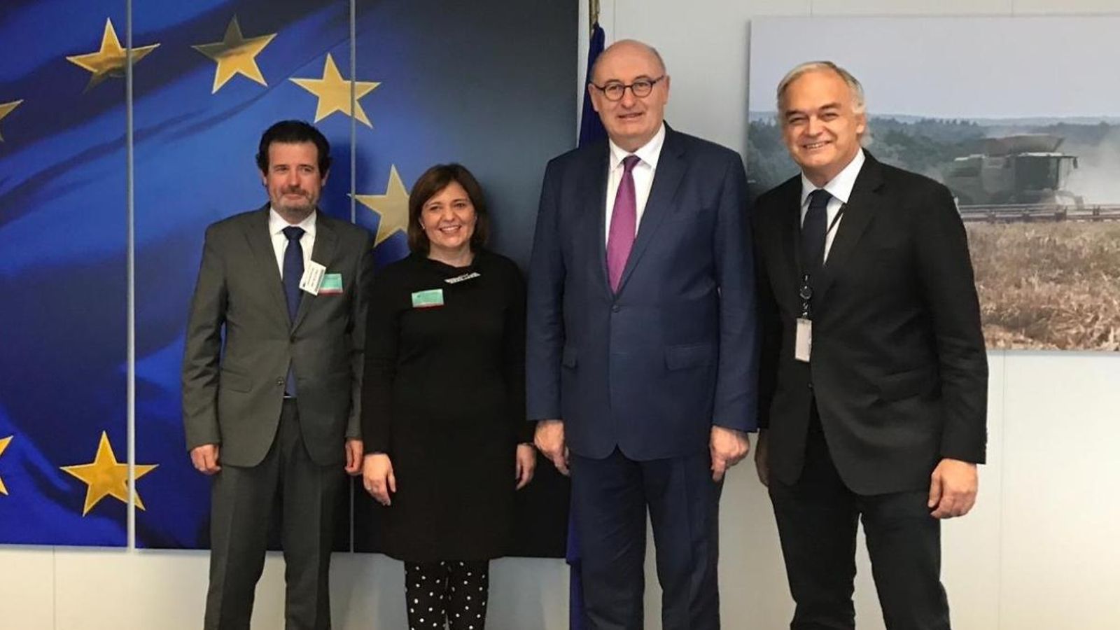 La presidenta del PPCV, Isabel Bonig, acompanyada del president del PP d'Alacant, José Ciscar, a Brussel·les