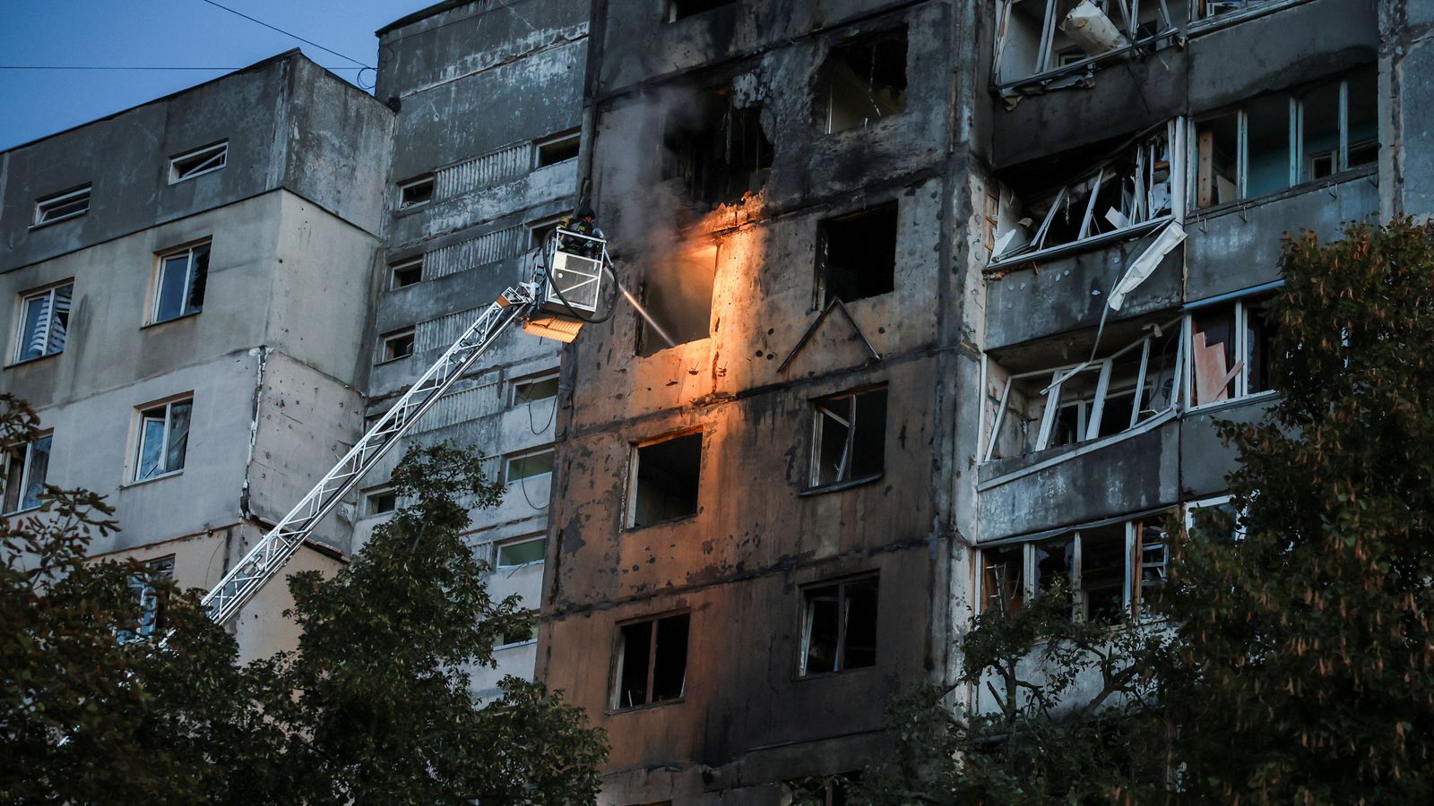 Impacte d'un dron rus sobre un edifici a Kíiv este dijous