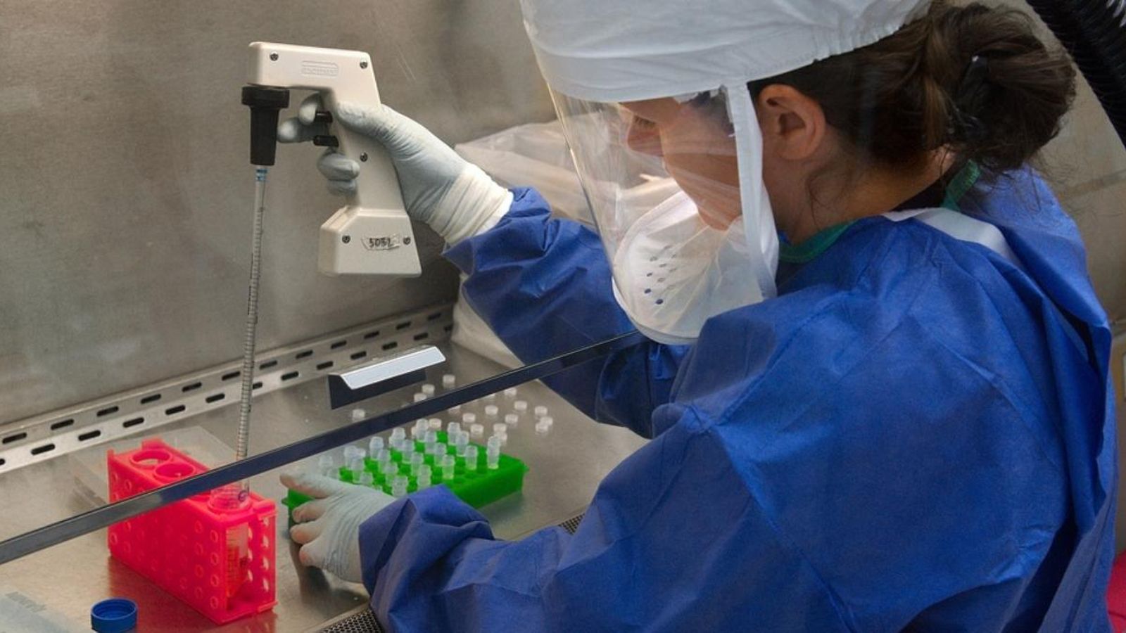 Els grups reclamen que els programes d'investigació no penalitzen l'accés a les dones a causa de les baixes per maternitat