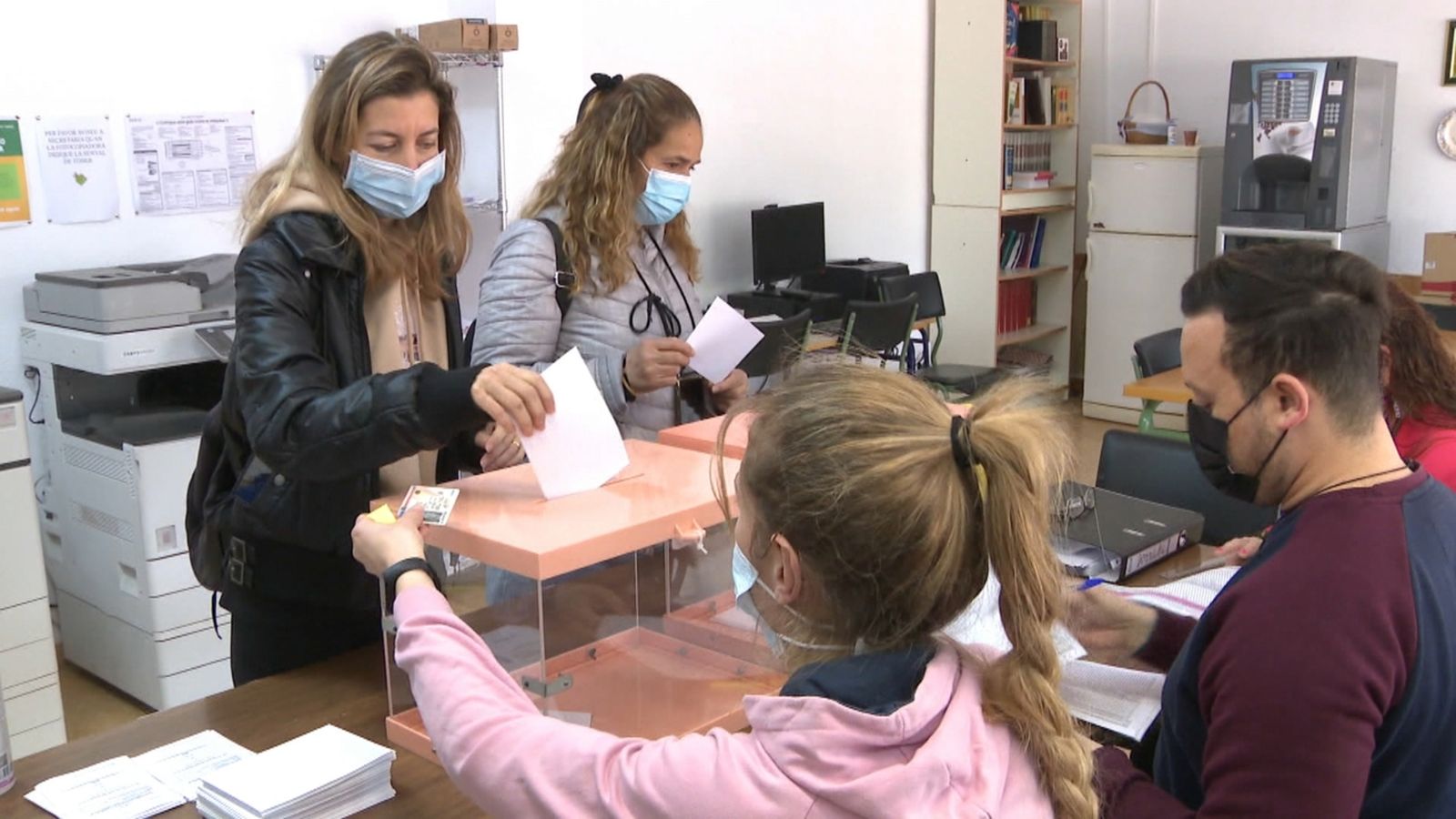 Els centres educatius voten aquest dilluns