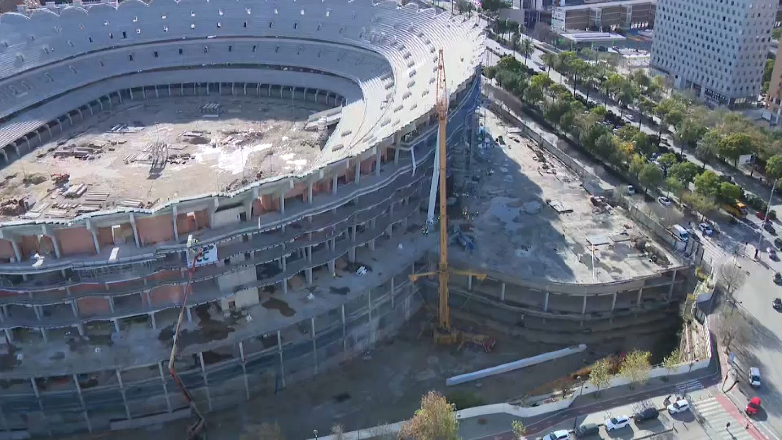 Instal·lació dels pilars del nou Mestalla