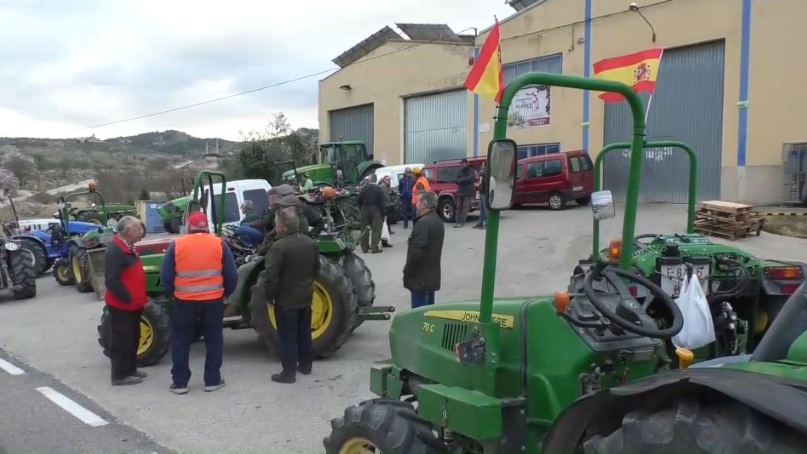 Llauradors que participaven en la protesta que partirà des de Planes aquest divendres