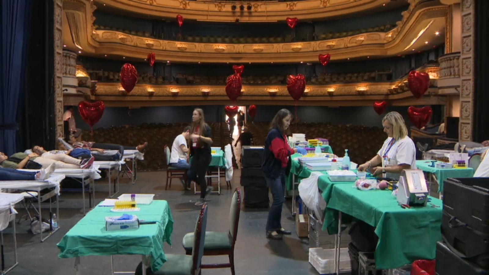 Les taules del Teatre Principal d'Alacant, convertides en punt de donació de sang