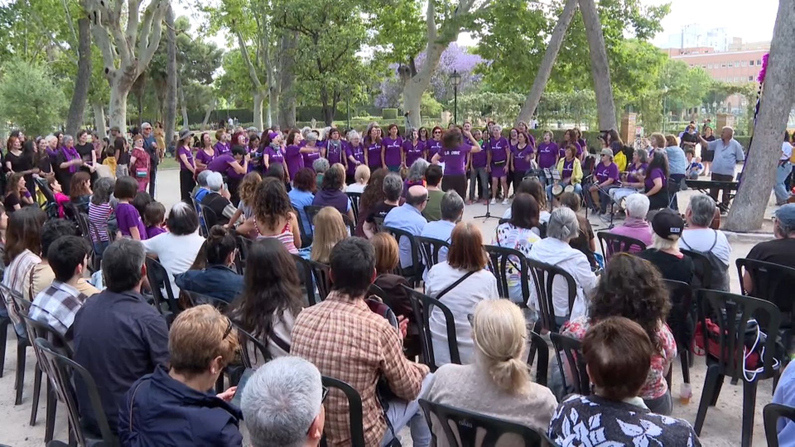 Actuació coral durant la celebració de la Fira Feminista a València