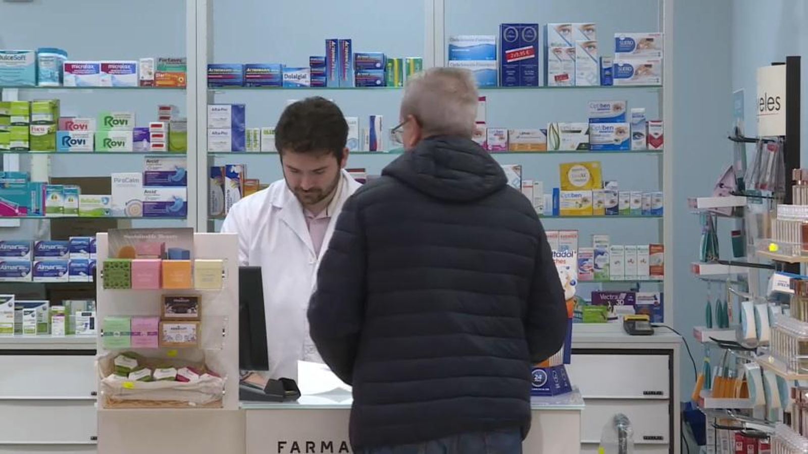 La Generalitat ajornarà un mes el pagament a les farmàcies per problemes puntuals de liquiditat