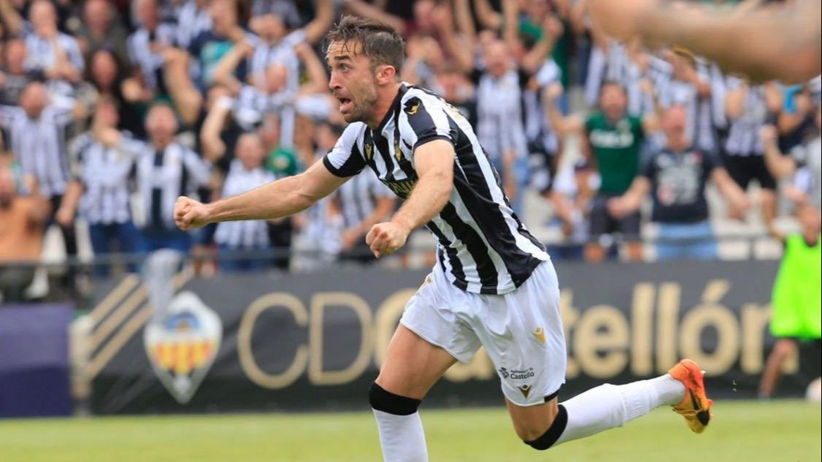 Manu Sánchez celebra el gol