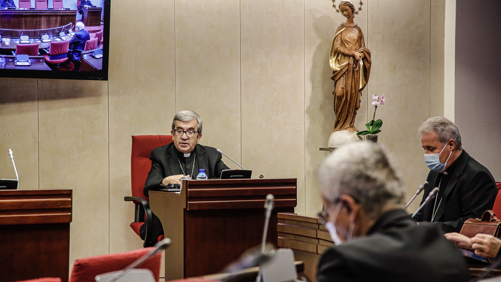 El bisbe Luís Argüello en una reunió de la comissió permanent