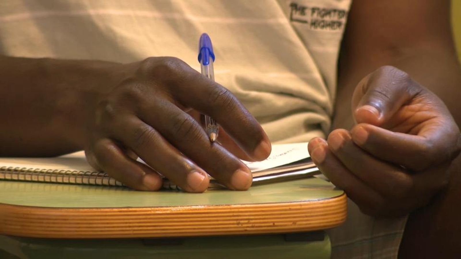 La reubicació de menors migrants no acompanyats torna a enfrontar el govern central amb les comunitats autònomes