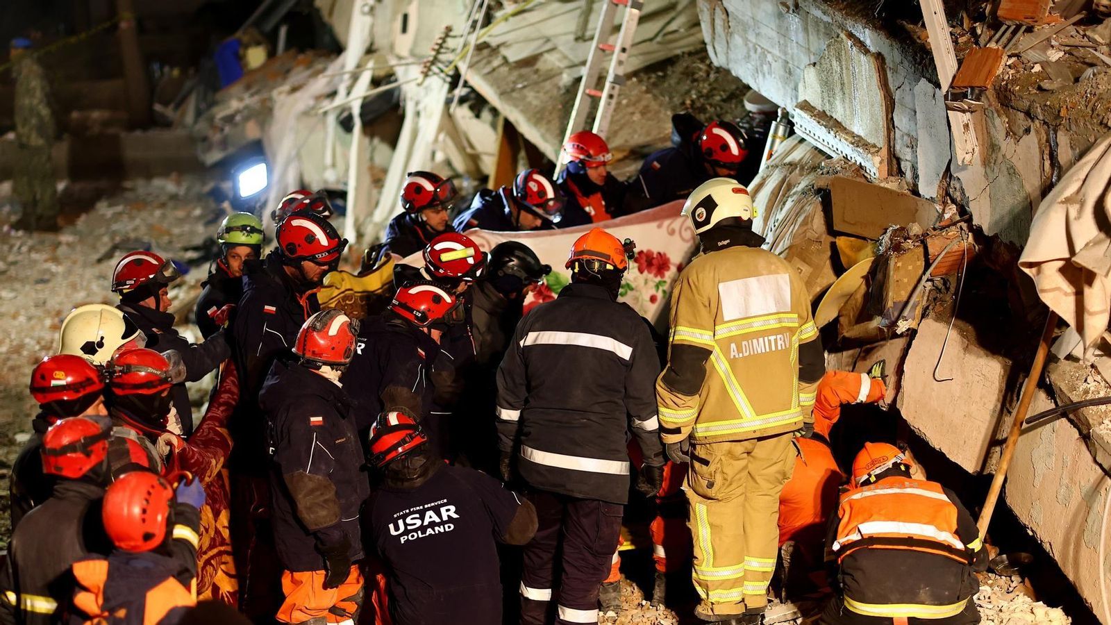 Les tasques de rescat continuen a Turquia, on els terratrémols han deixat més de 20.000 víctimes