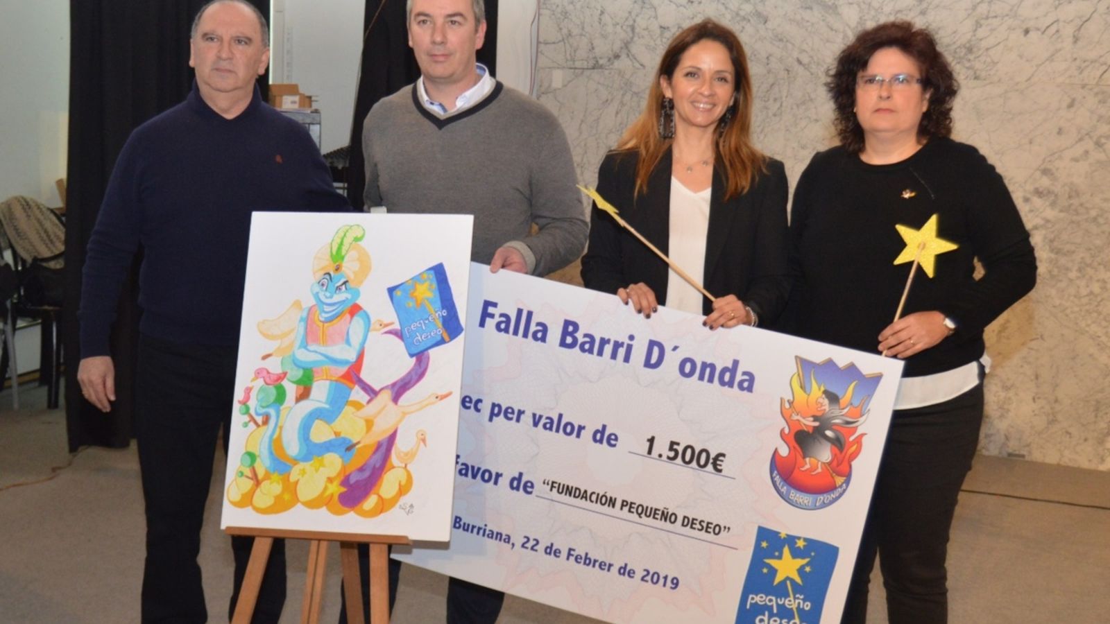 La presidència de la falla lliura el xec a la Fundació Pequeño Deseo
