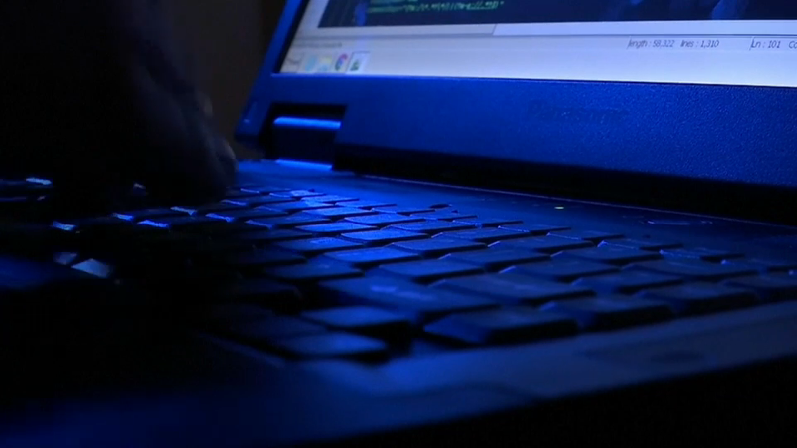 El TC decideix si admet a tràmit els recursos contra el \"decret digital\"