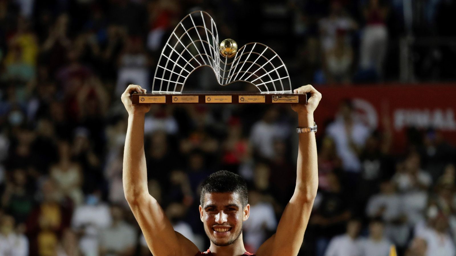 El tenista Carlos Alcaraz guanya el torneig de Rio de Janeiro El tenista Carlos Alcaraz guanya el torneig de Rio de Janeiro
