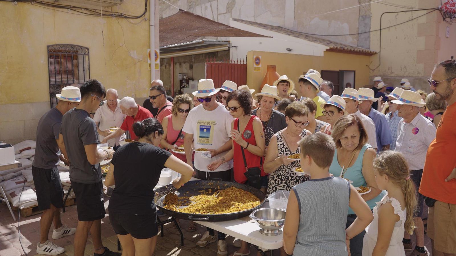 Nerea Camps s'ha convidat al clàssic dinar popular de festes a Orxeta