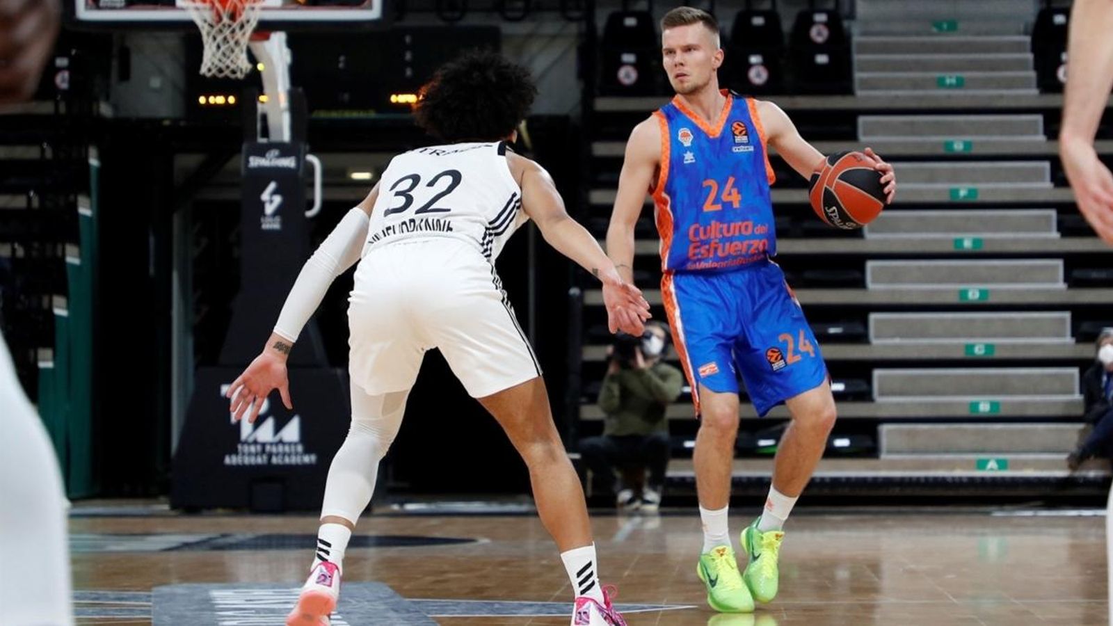 Martin Hermannsson, en una acció del partit