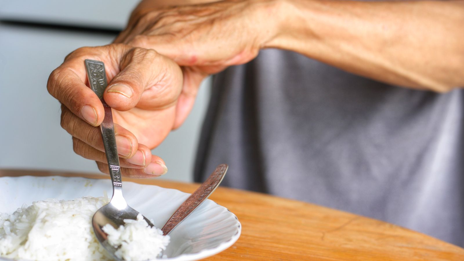 El 40% dels afectats de Parkinson pateix tremolors