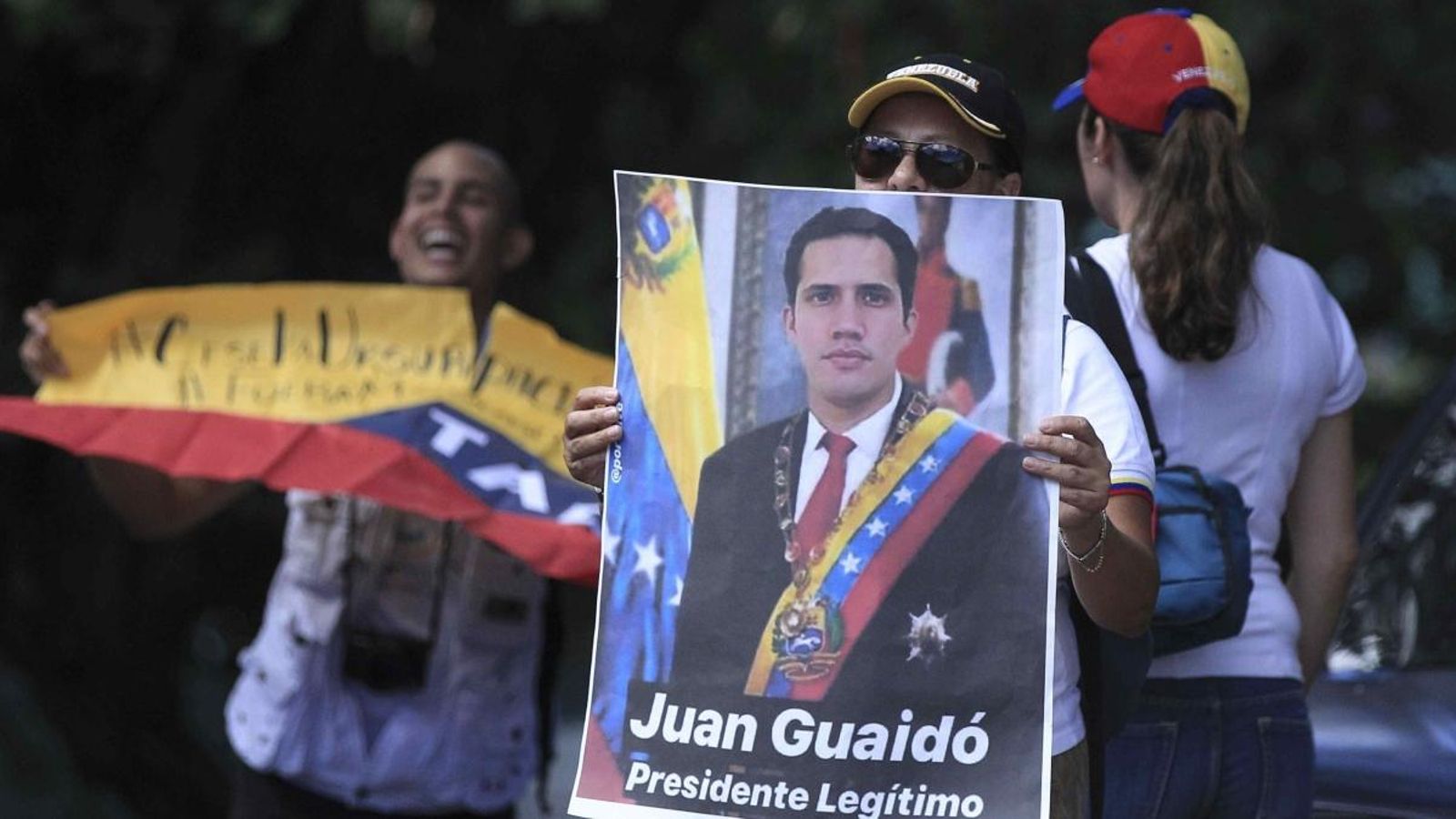 Seguidors i crítics de Guaidó