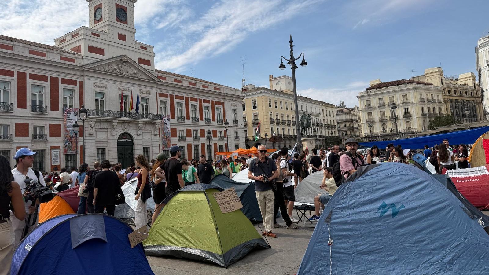 L'acampada a la Puerta del Sol este matí de diumenge