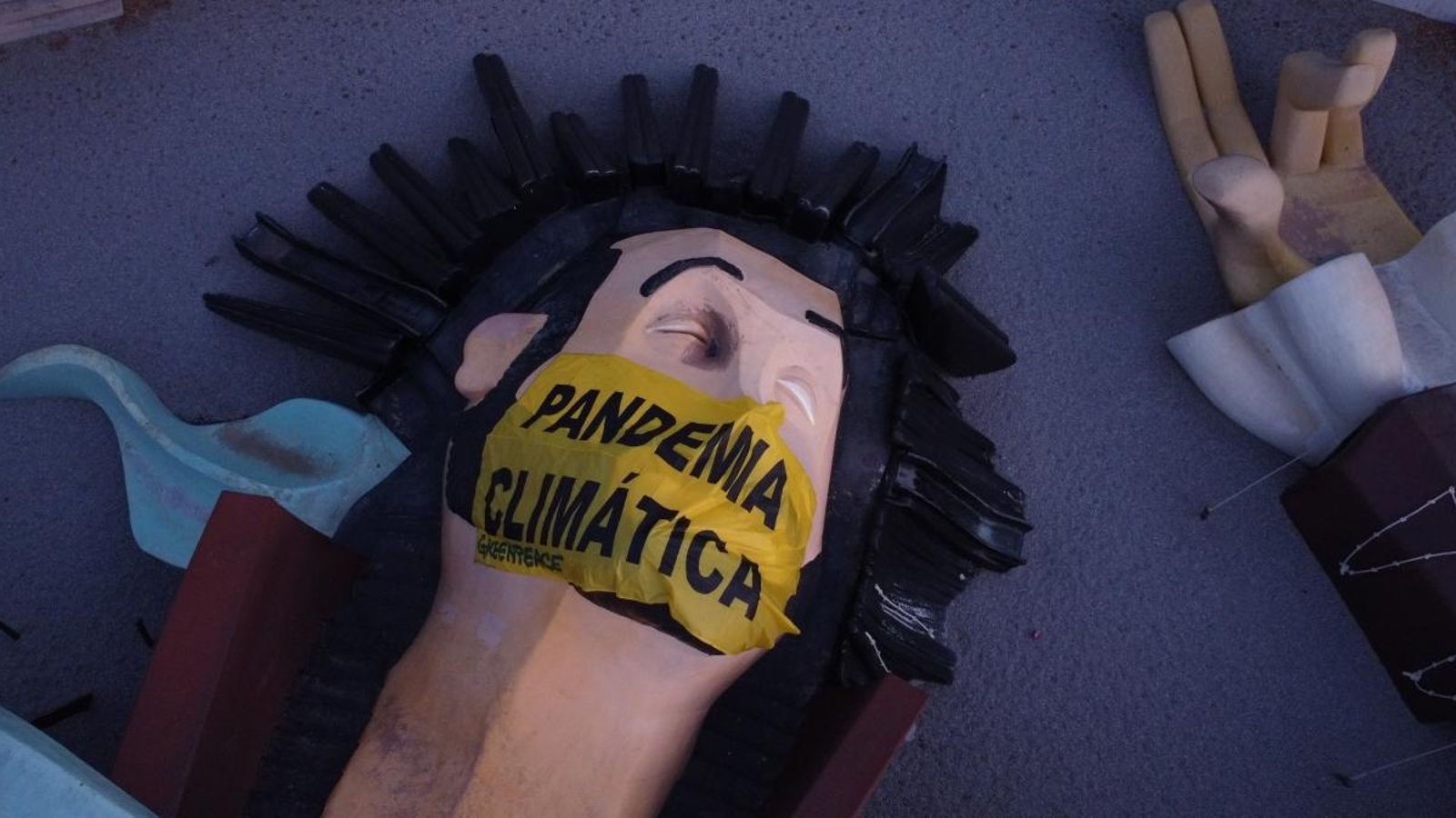 Imatge de la figura de Gulliver amb la mascareta de Greenpeace. (EuropaPress)