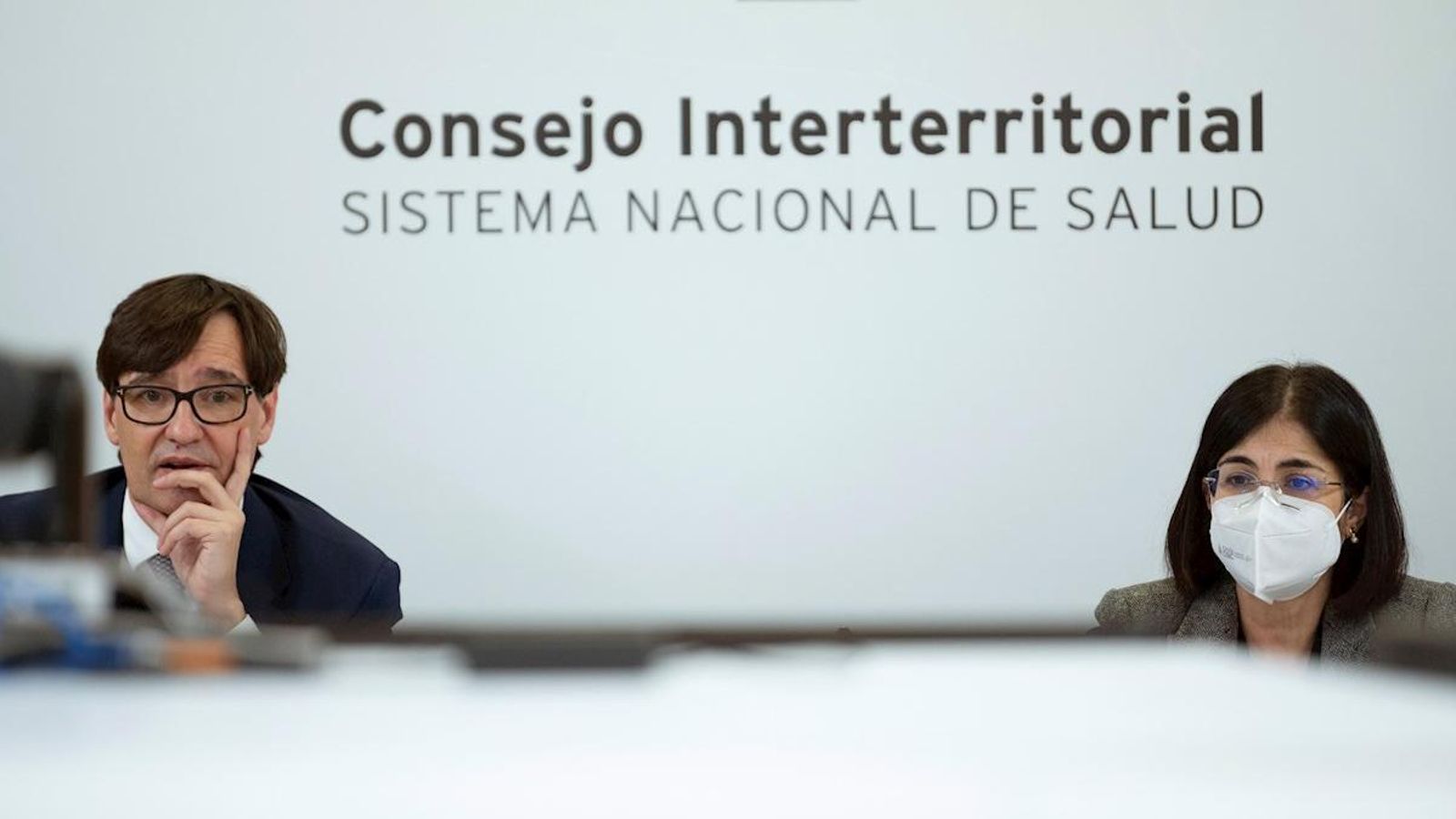 El ministre de Sanitat, Salvador Illa i la ministra de Política Territorial, Carolina Darias, en el Consell Interterritorial del Sistema Nacional de Salut