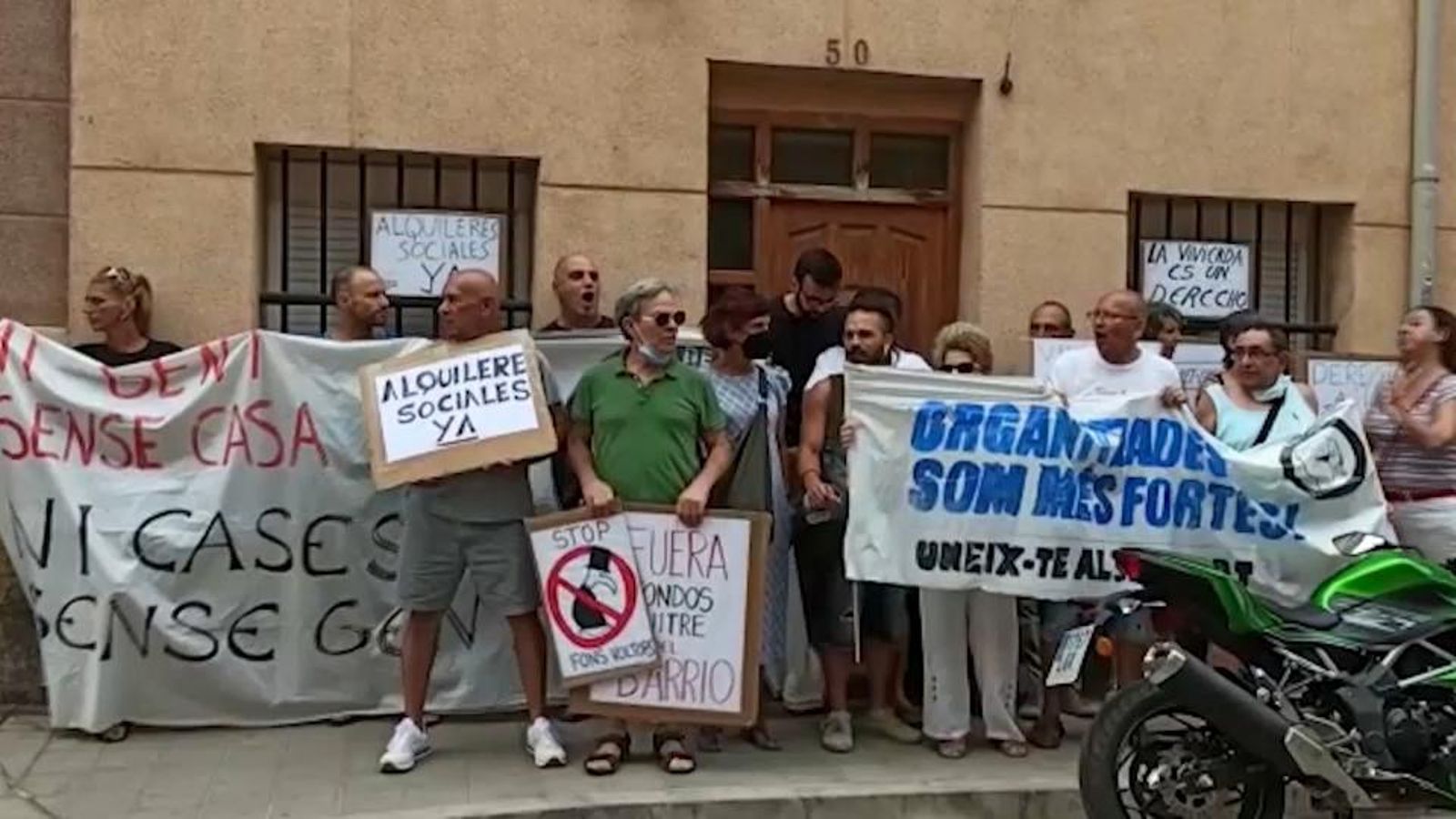 Protesta ciutadana per a intentar frenar un desnonament, en una imatge d'arxiu