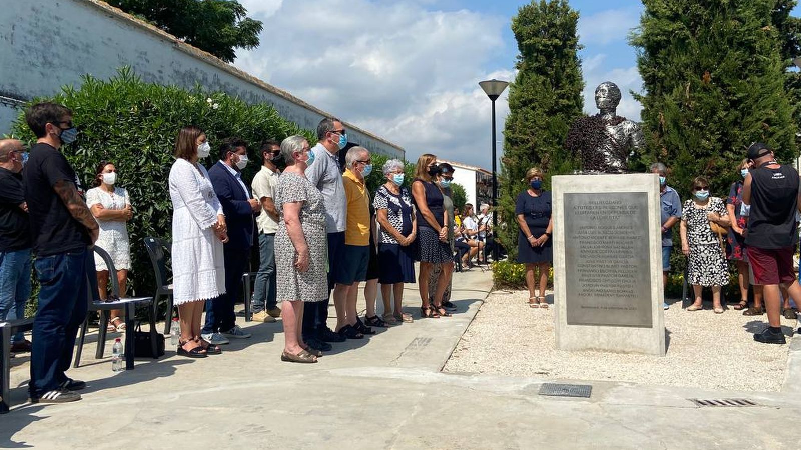 Escultura encarregada a l'artista local Ferran Molió