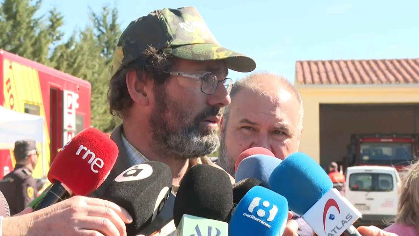 Juan Miguel Collado, veí de Los Calpes, relata als mitjans de comunicació com ha trobat el seu poble, on va poder tornar dimarts per a alimentar els seus animals