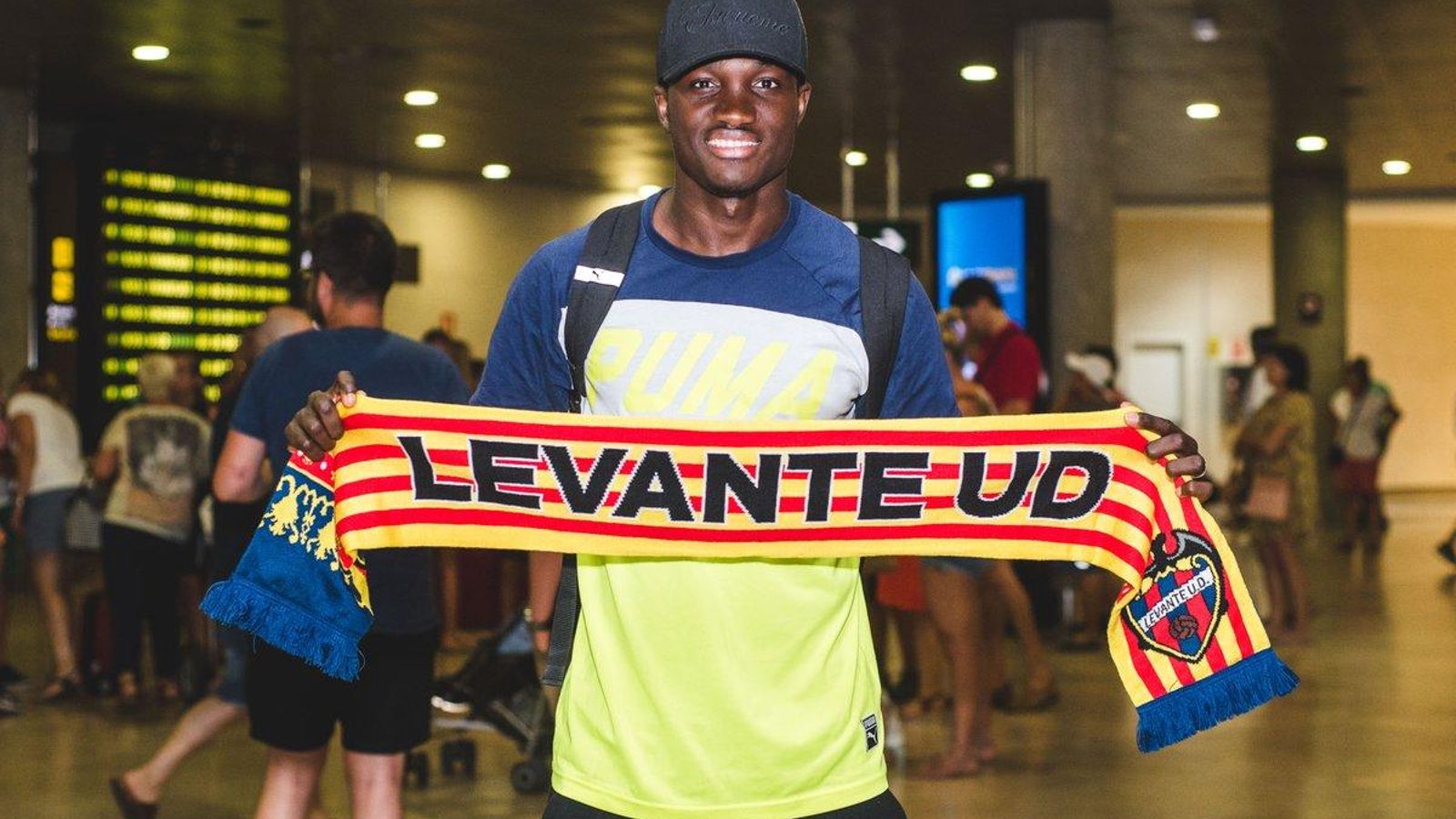 El jugador ghanés firma per a quatre temporades