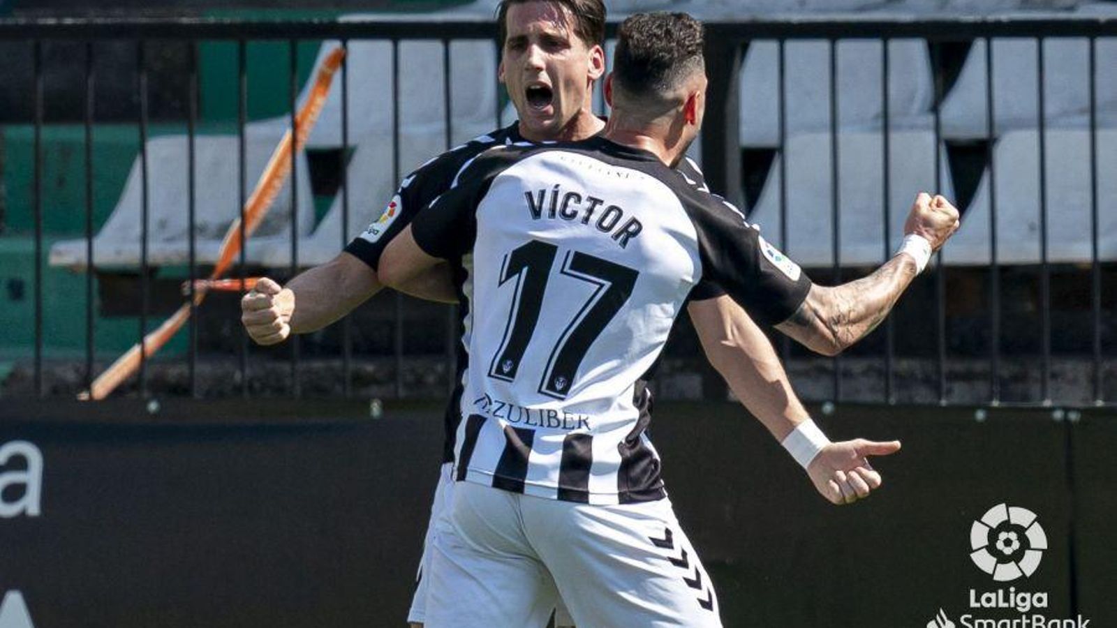 Juanto Ortuño celebra el gol amb Víctor