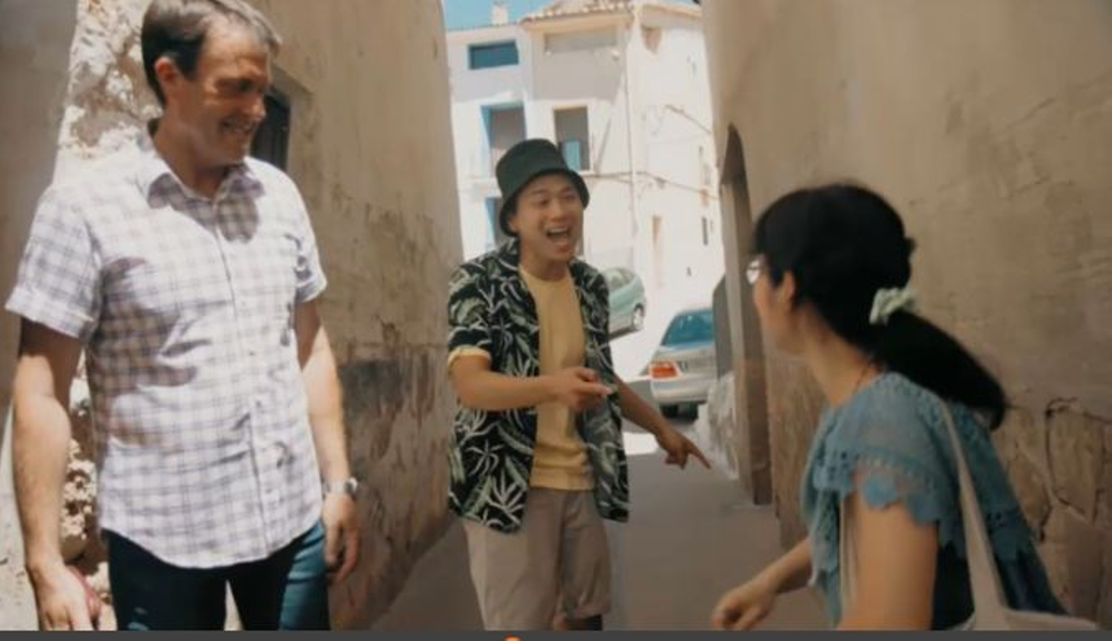 Hu crida emocionat quan sap que està amb una persona amb el seu mateix cognom