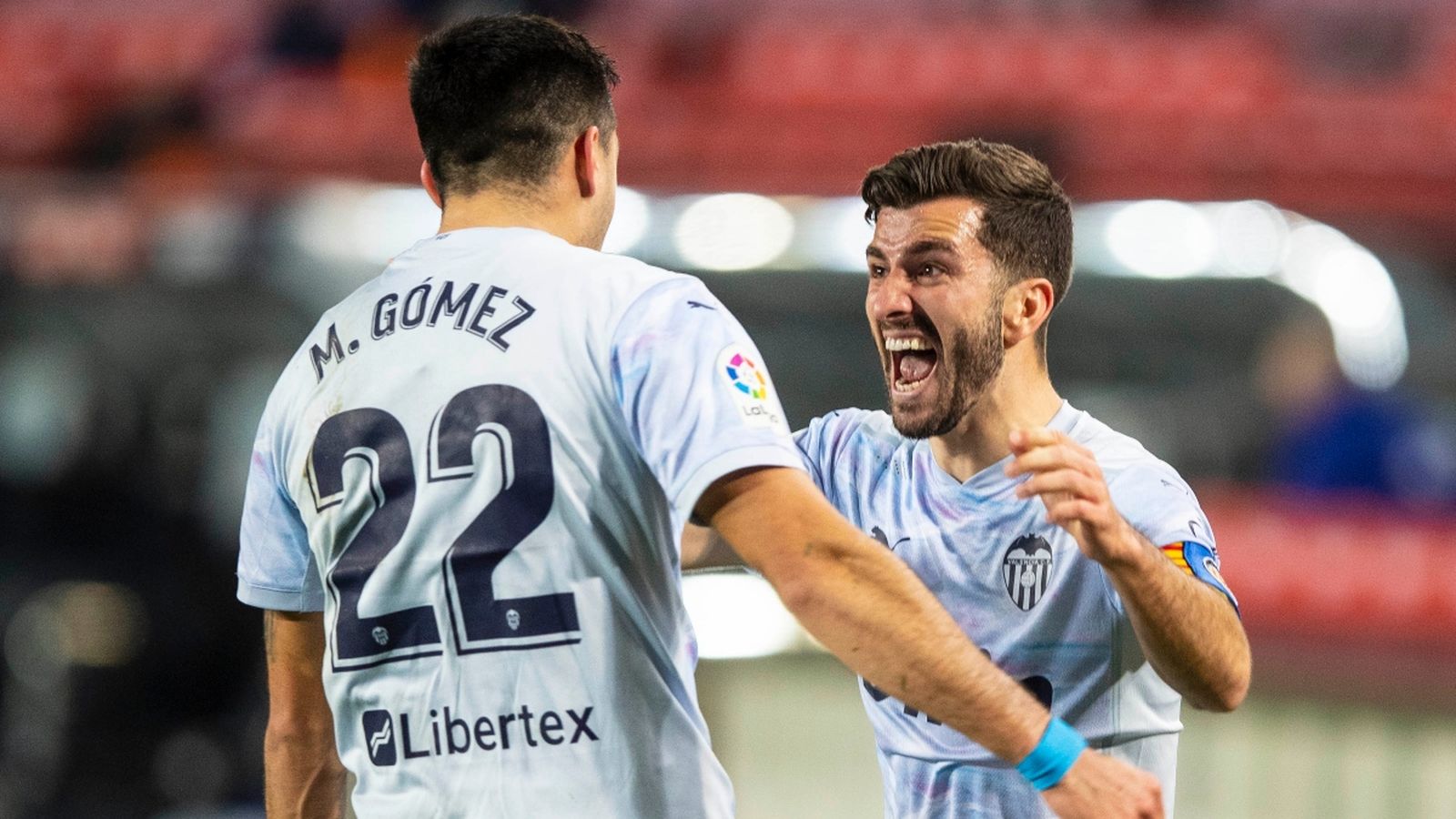 José Luis Gayà i Maxi Gómez celebren el gol de l'uruguaià