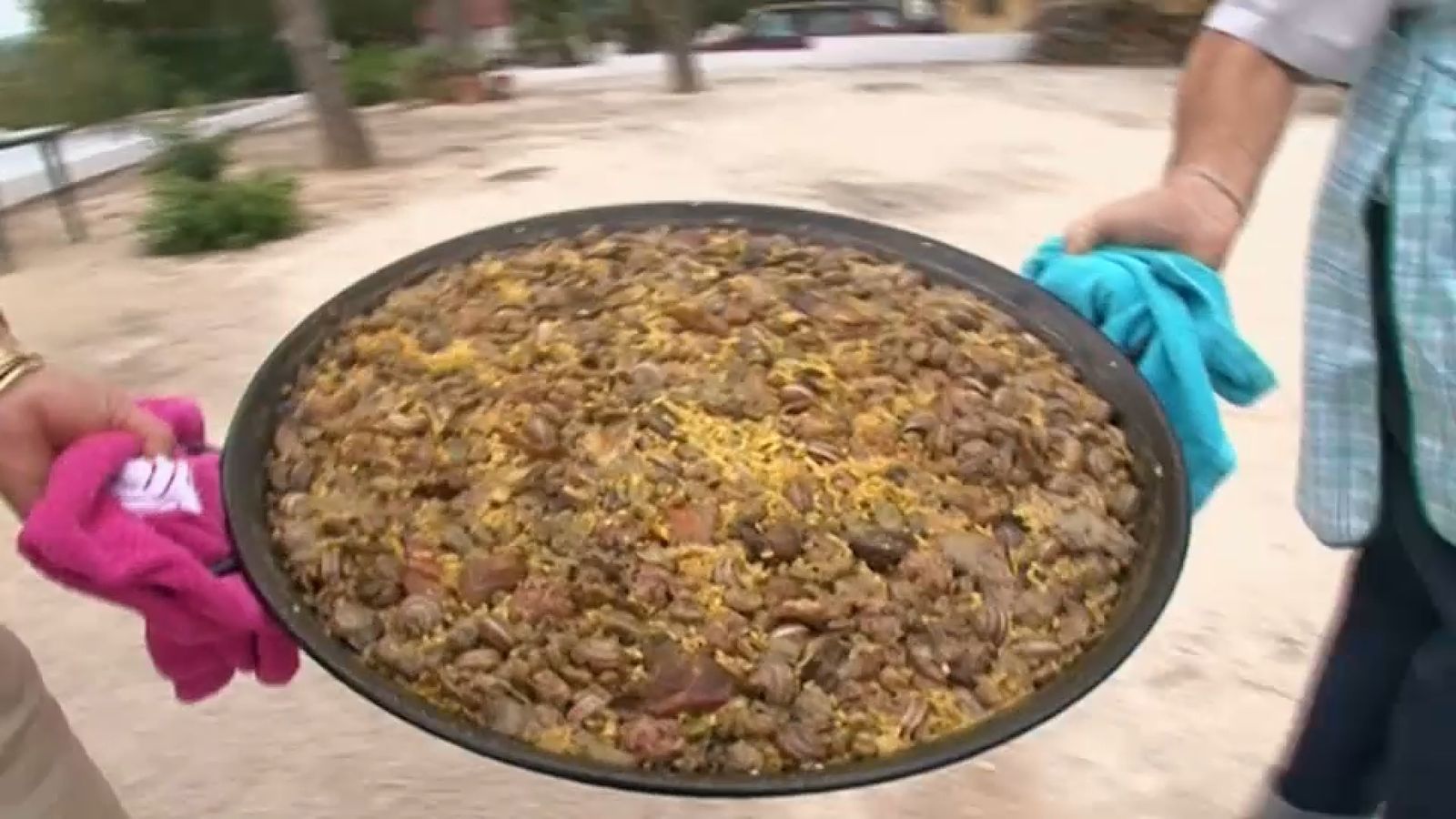 Amics, motos i paelles de faves