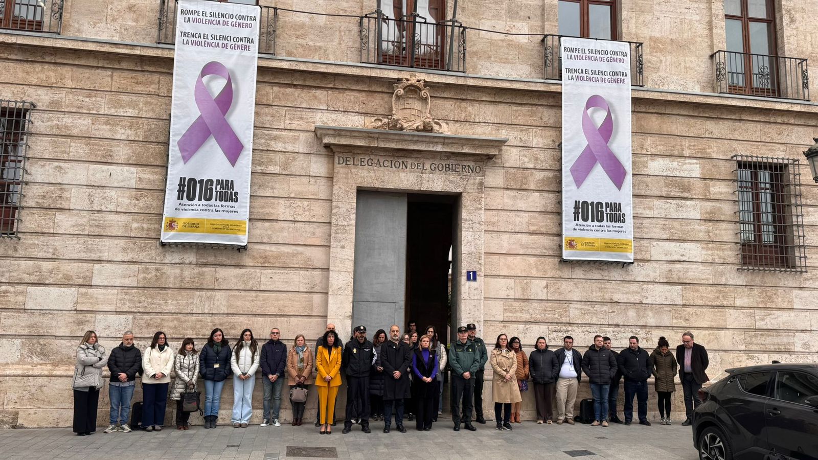 Minut de silenci davant la delegació del govern a la Comunitat Valenciana
