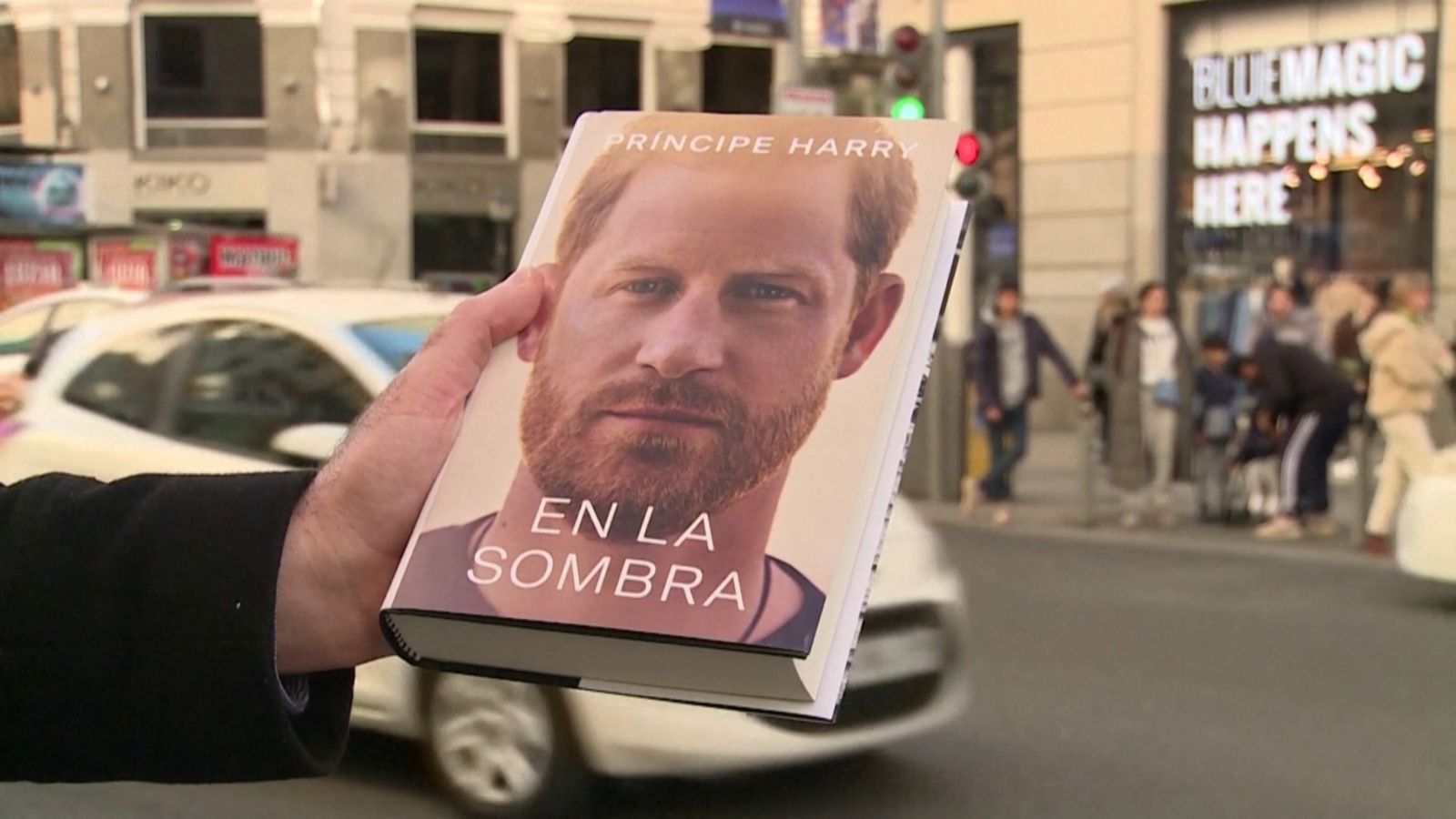 La portada del llibre 'En la sombra' d'Enric d'Anglaterra