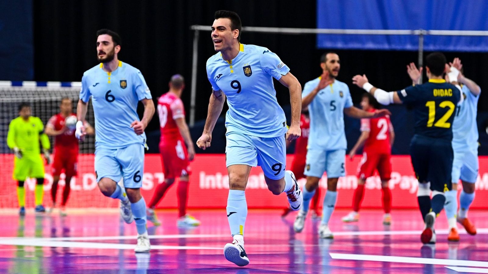 Sergio Lozano celebra un gol